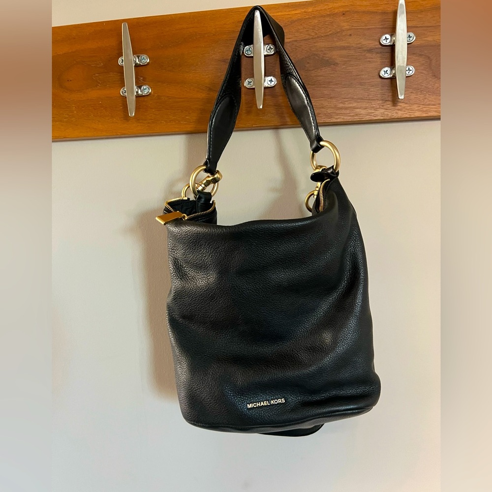 Michael Kors Medium Bucket Bag/Crossbody
